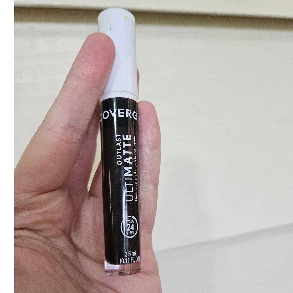 CoverGirl Outlast Ultimatte Liquid Lipstick 155 Noir & Forever